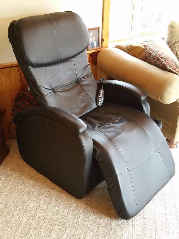 lot 10 image: Reclining Leather Full Body Massage Chair
