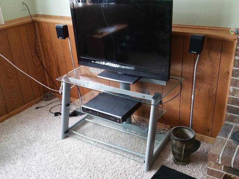 lot 14 image: TV Stand