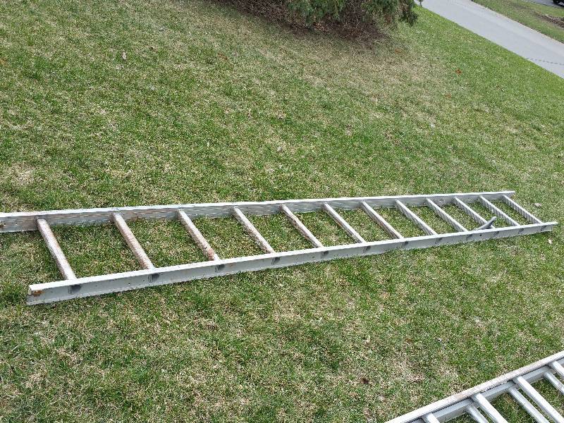 lot 36 image: 10 Foot Aluminum Ladder