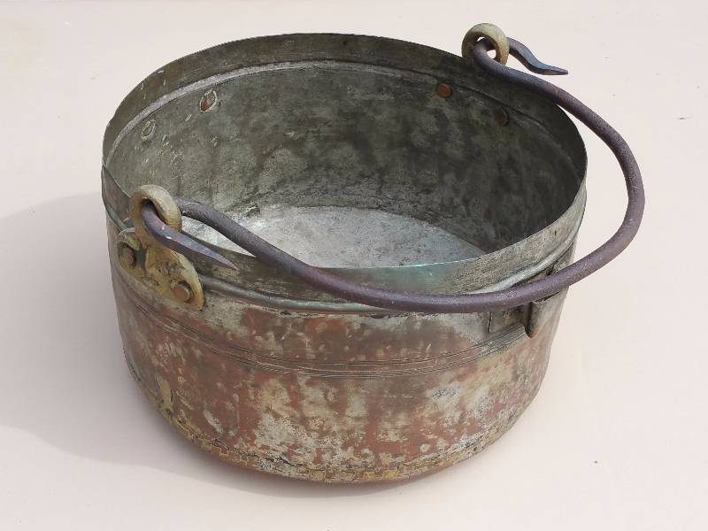 lot 44 image: Copper Pot