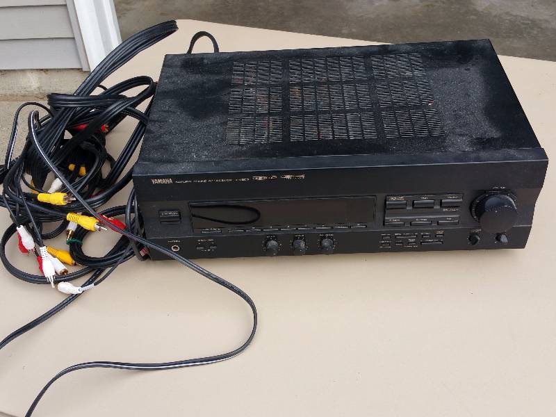 lot 102 image: Yamaha AV Receiver R-V503