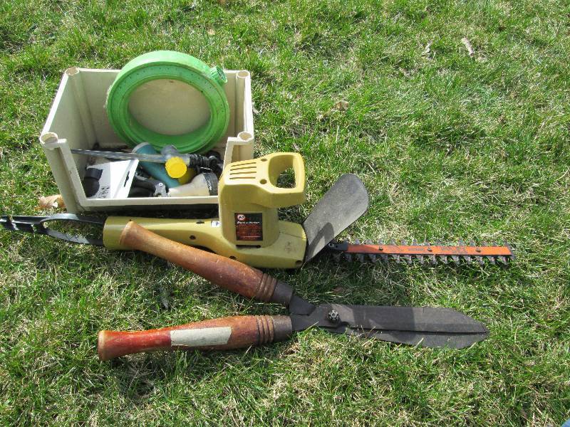 lot 60 image: Black & Decker Electric Trimmer, Shears, Etc.