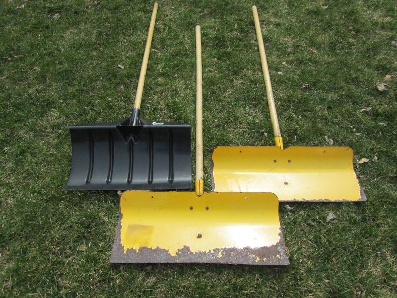 lot 64 image: (3) Snow Shovels