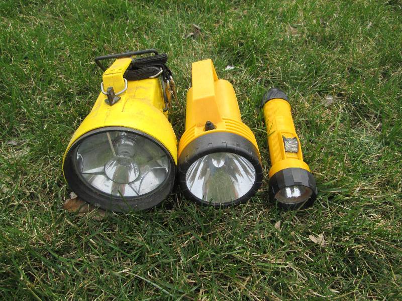 lot 75 image: Group of (3) Flashlights