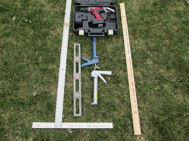 lot 82 image: 18v Drill, Level, etc.