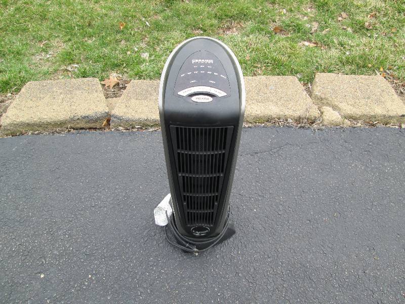 lot 83 image: Ceramic Element Heater