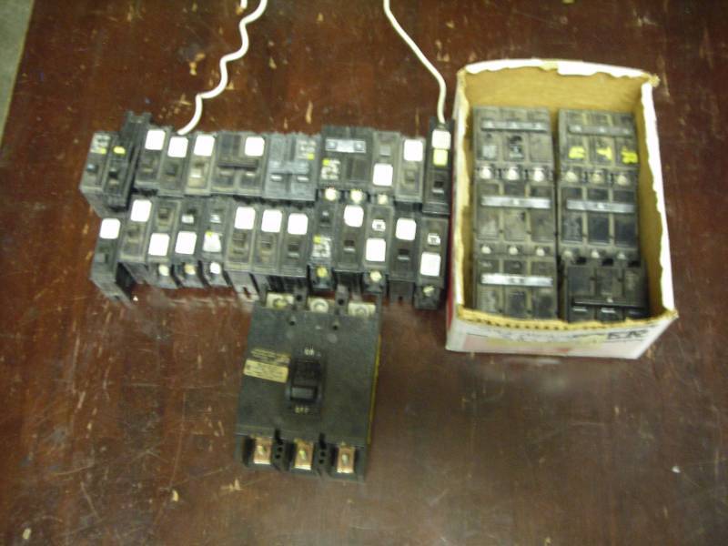 Box Lot OF Square D Circuit Breakers 200 Amp 3 Phase Main, Assorted 15, 20, 30, 40, 50, 60, 100 Amp
