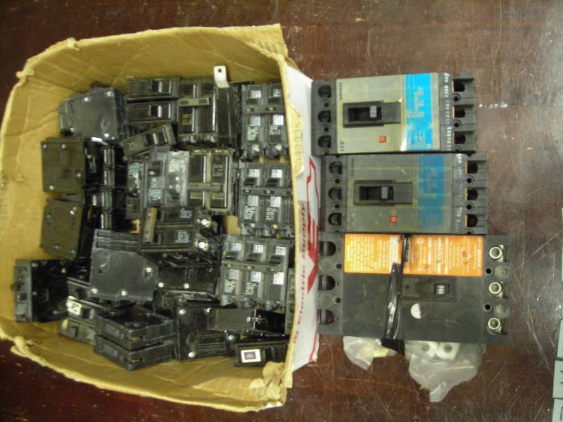 Box Lot Of ITE Circuit Breakers 3-Mains, Assorted 15,20,30, 70, 100 Amp