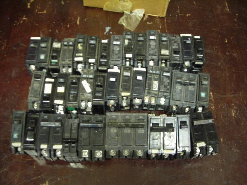 Box Lot Of GE Breakers 15, 20, 30, 50, 100 Amp