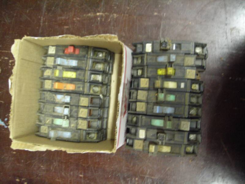 Box Lot Of Zinsco Magnetic Breakers 15, 20, 30, 35, 50 Amp