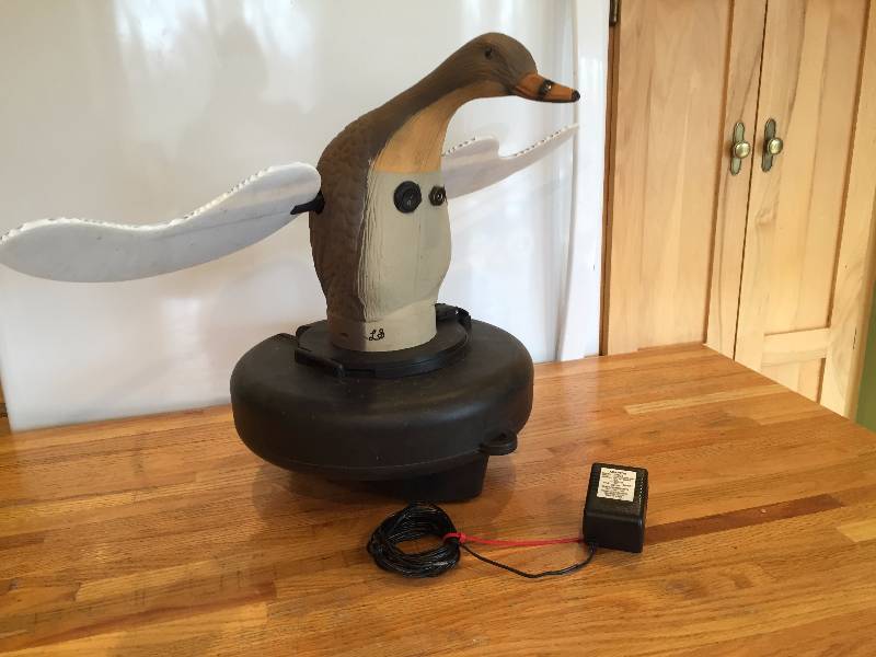 lot 17 image: MOJO Mama Jama - Duck Decoy
