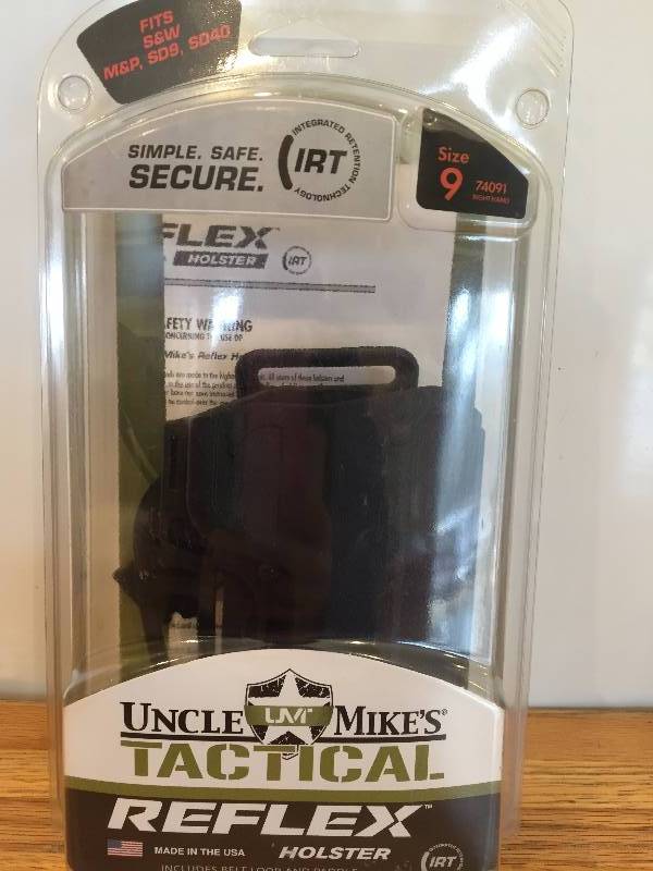 lot 55 image: Uncle Mikes Tatical Reflex Holster
