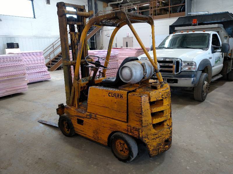 lot 11 image: Clark C40 Lp Gas Forklift, 4000 lb....
