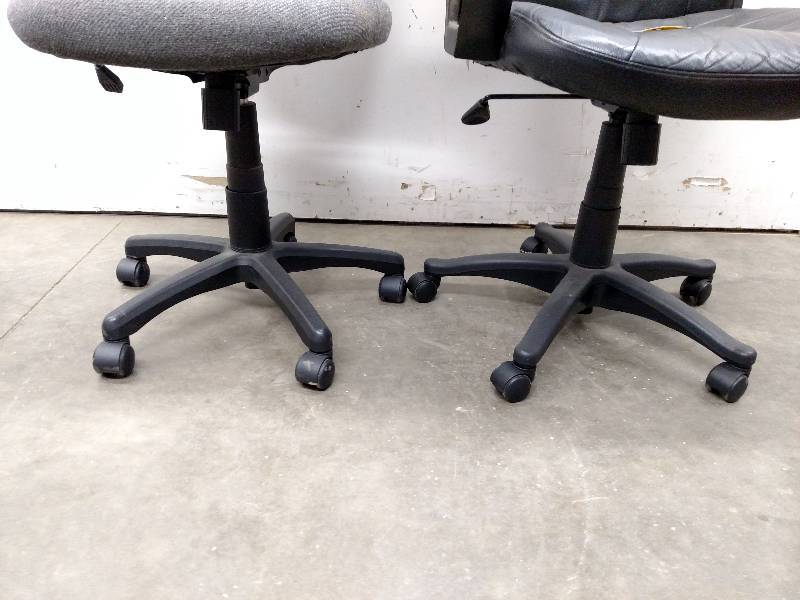 lot 9 image: (2) Asstd Office Chairs...