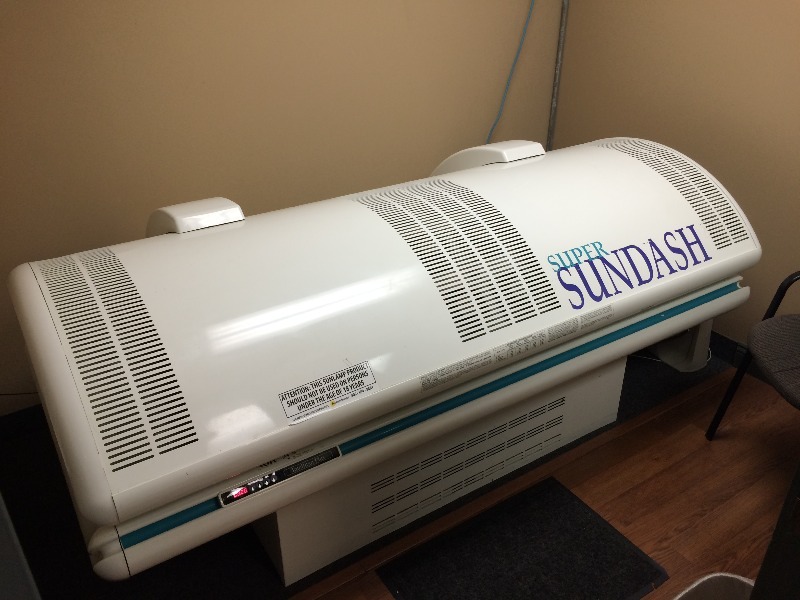 Super Sundash Tanning Bed  MN R40SS   83x47   Works fine