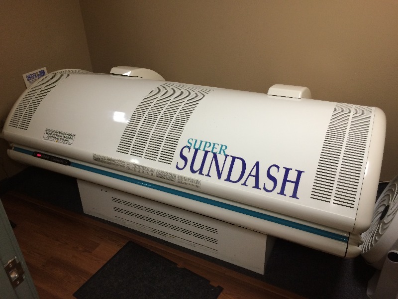 Super Sundash Tanning Bed  MN R40SS   83x47   Works fine