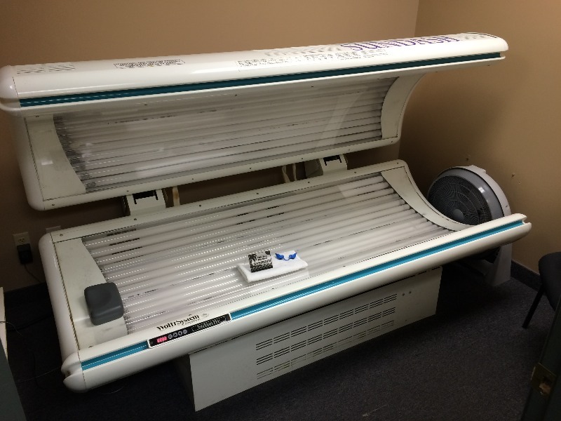Tanning Beds All in Working Condition NO RESERVES in White Bear Lake
