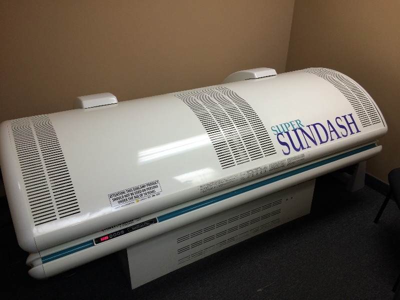 Super Sundash Tanning Bed  MN R40SS   83x47   Works fine