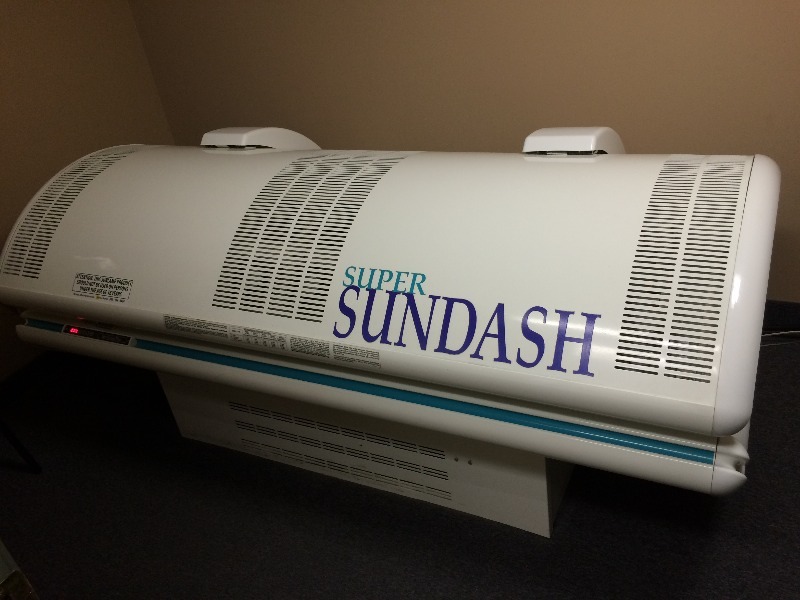 Super Sundash Tanning Bed M/N R40SS 83"x47" Works fine! Tanning Beds
