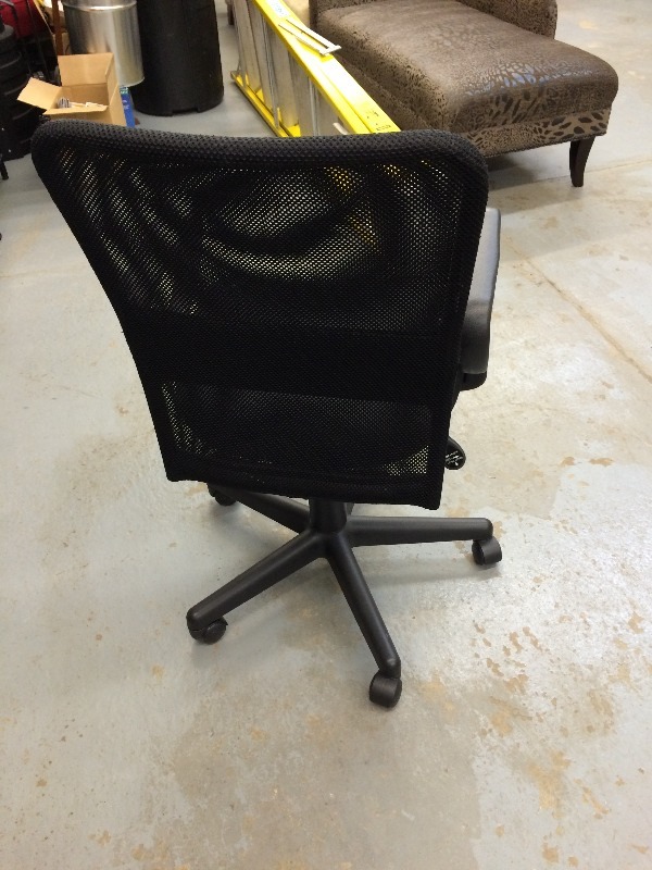 lot 5 image: Desk Chair - still in very good condition