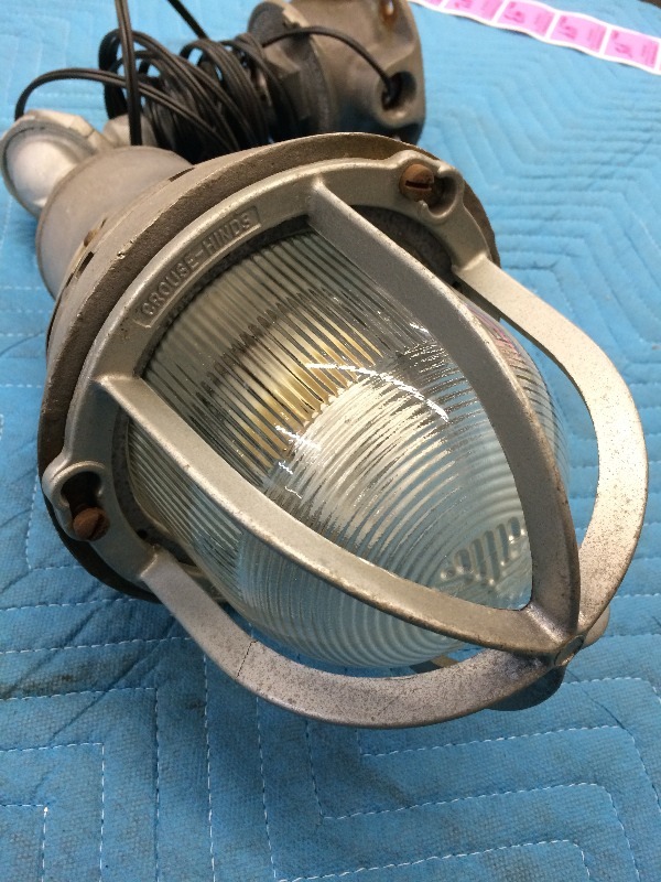 lot 32 image: Light
