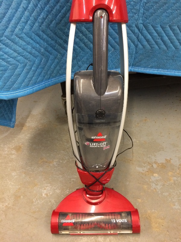 lot 96 image: Bissell Vacuum Cleaner  - 2 in one  - works fine