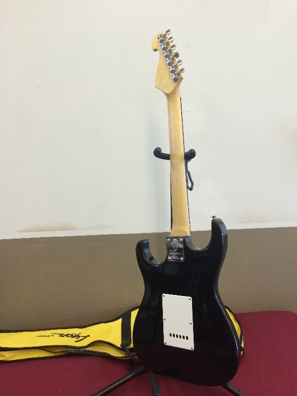 lot 8 image: Lyon 6 string electric guitar - works  includes gig bag