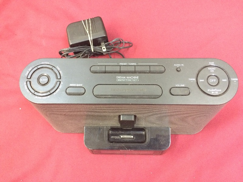 lot 33 image: Sony iPod docking station , radio, clock - works