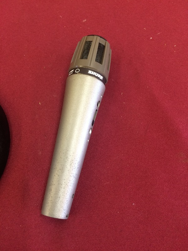 lot 69 image: Mic Filter and microphone - works