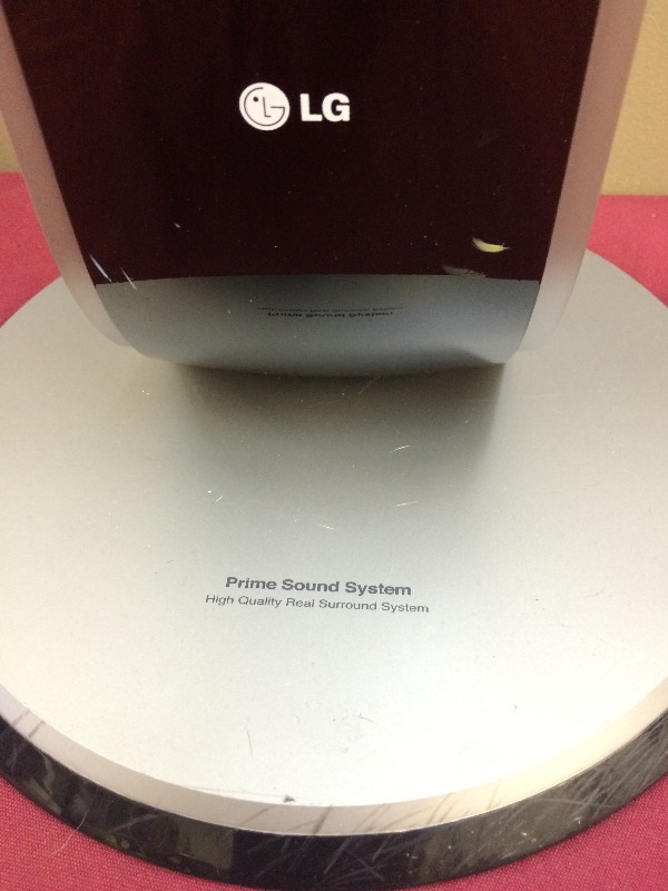 lot 74 image: LG Tower surround sound Speaker system  - Works  lot of 2