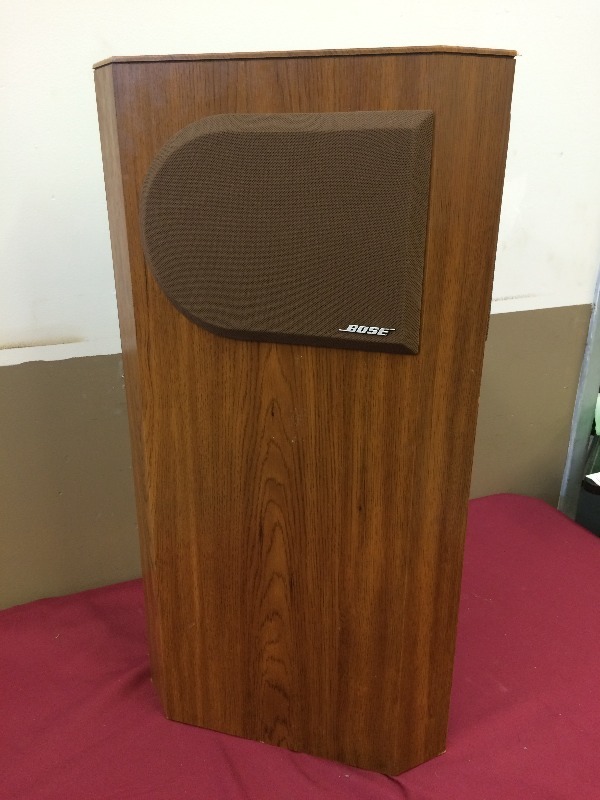 lot 76 image: Bose Speaker