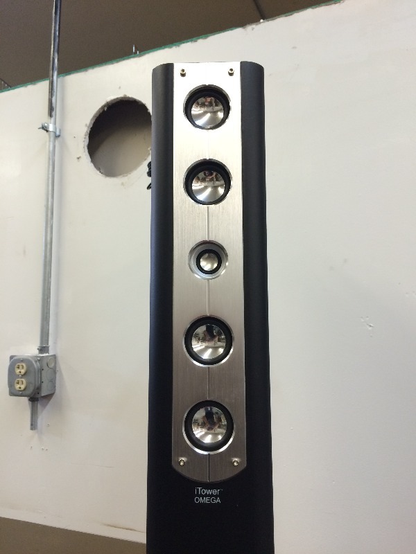 lot 82 image: iTower Omega  sound system includes remote - works