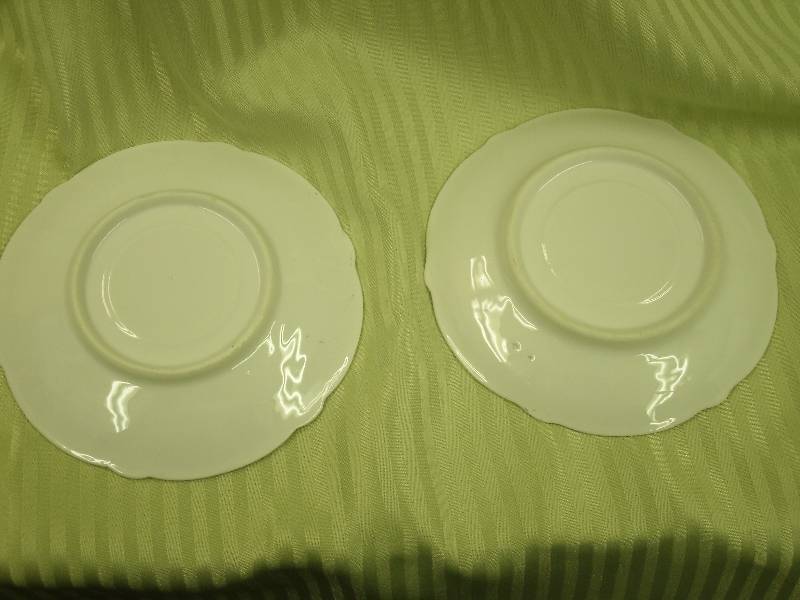 2 saucers