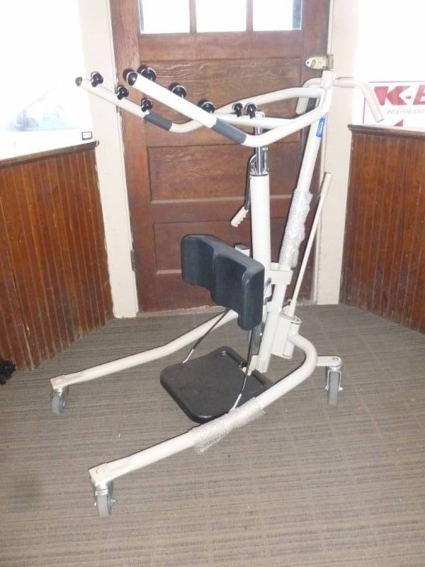 lot 1 image: Invacare Patient Lift