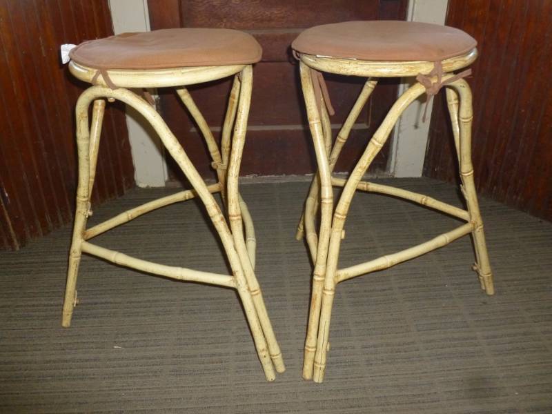 lot 10 image: Bar Stools