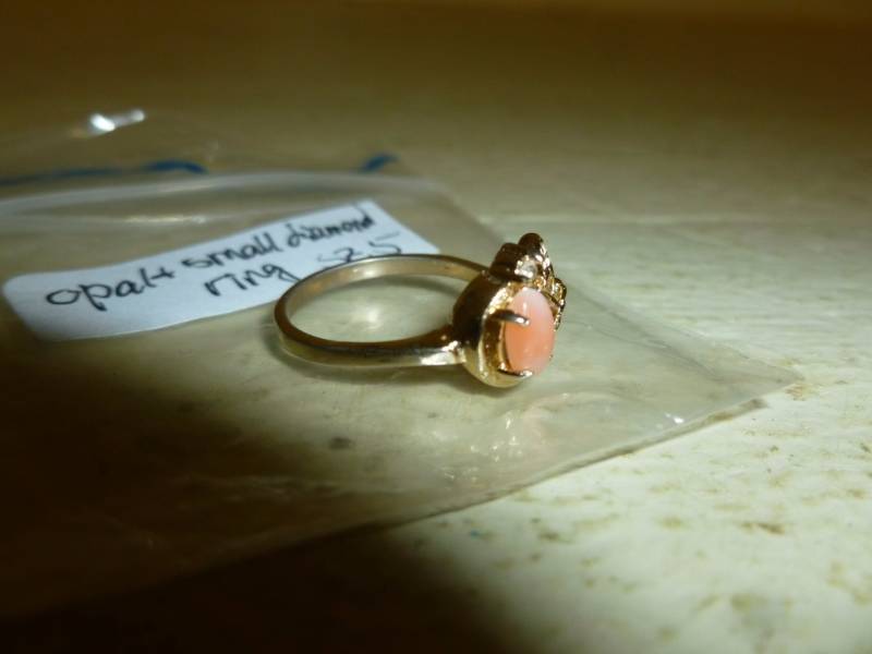 lot 27 image: Ring