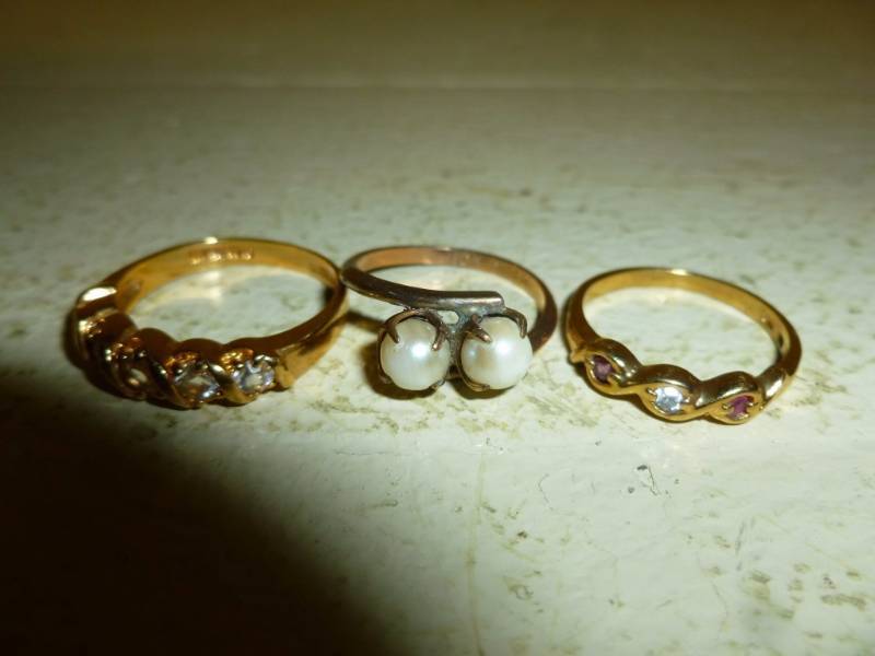 lot 28 image: Rings