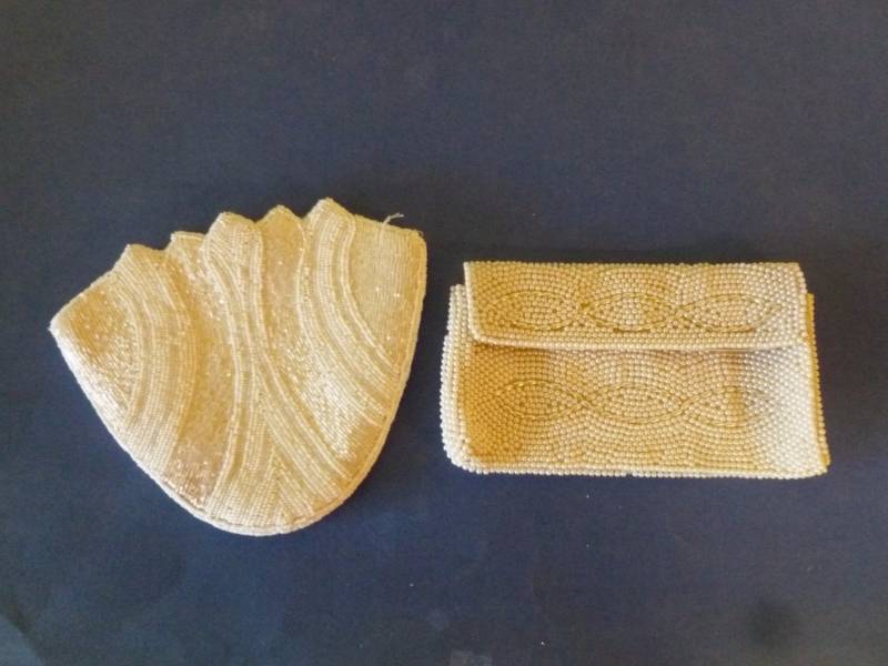 lot 31 image: Beaded Coin Purses