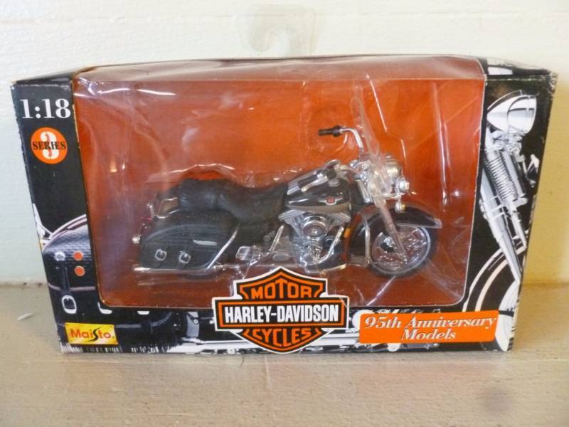 lot 45 image: Harley Davidson Collectible