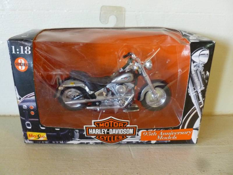 lot 46 image: Harley Davidson Collectible
