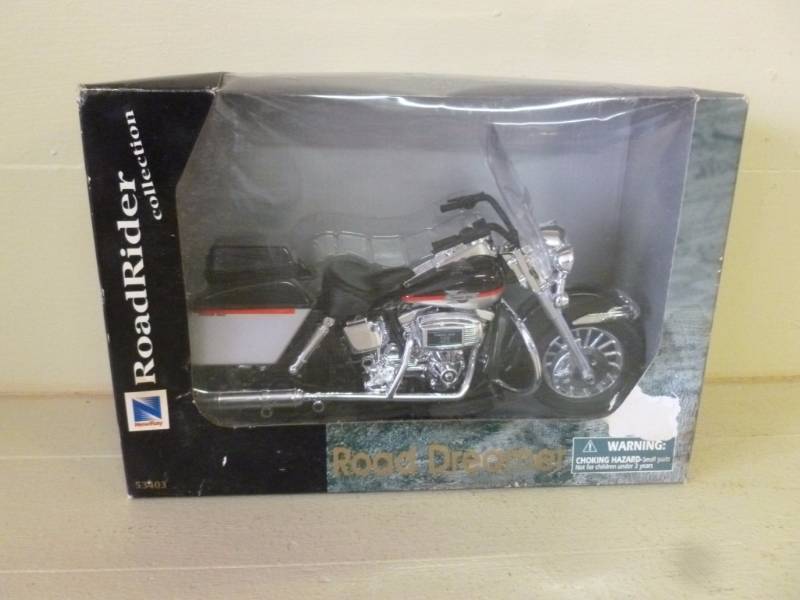 lot 47 image: Die Cast Metal Motorcycle
