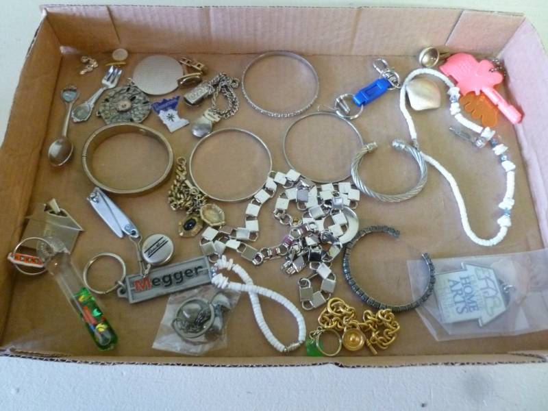 lot 55 image: Jewelry