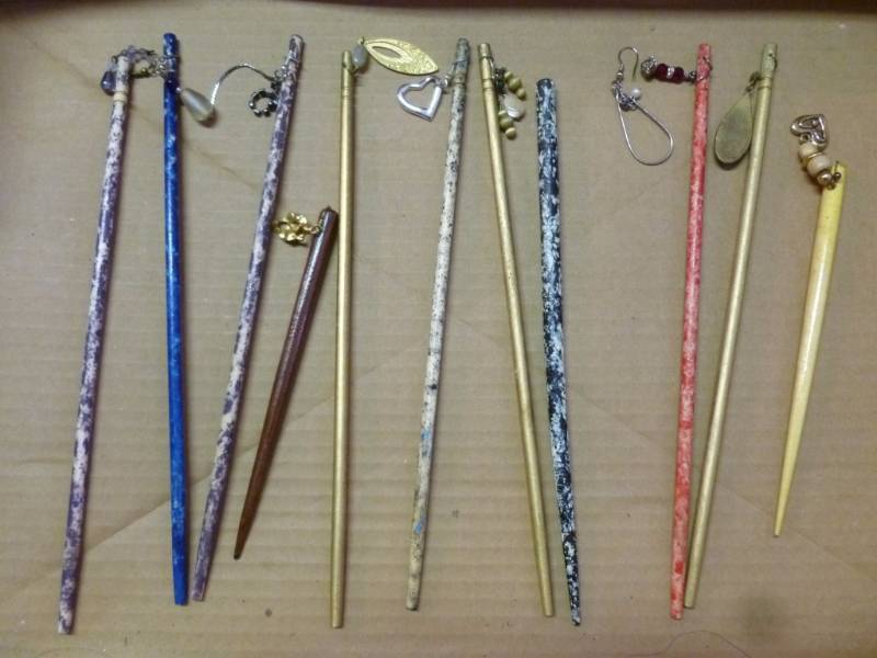 lot 61 image: Hair Items