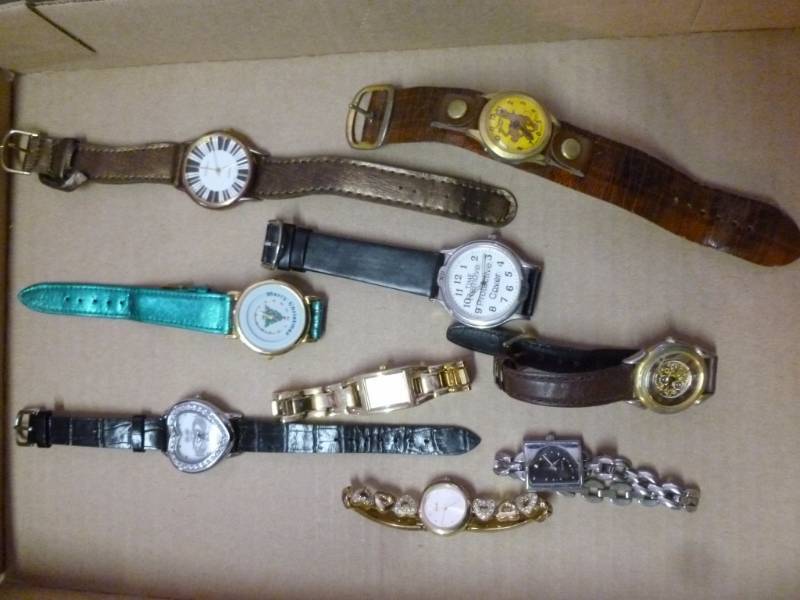 lot 66 image: Watches
