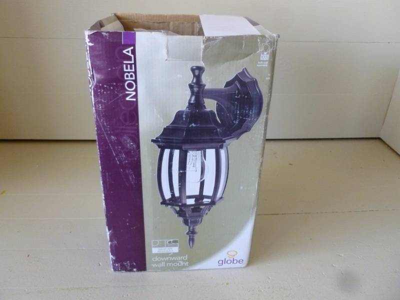lot 82 image: Light Fixture