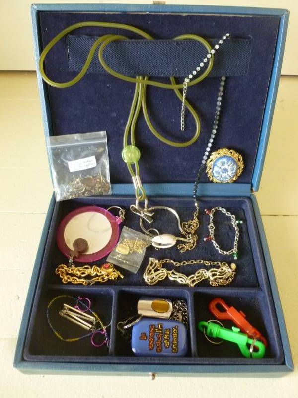 lot 88 image: Jewelry