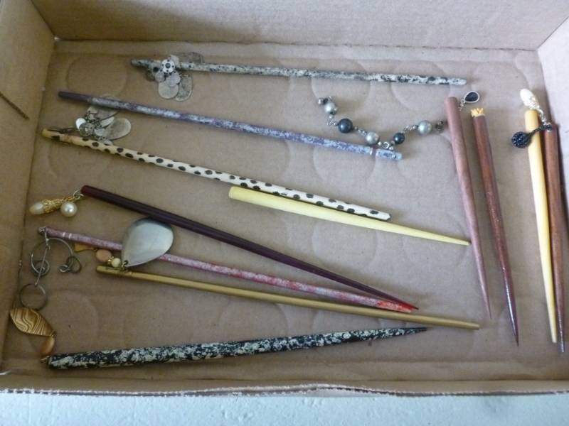 lot 90 image: Hair Items