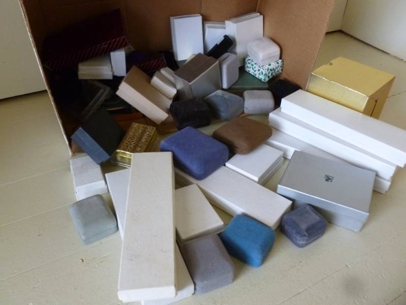 lot 93 image: Jewelry Containers