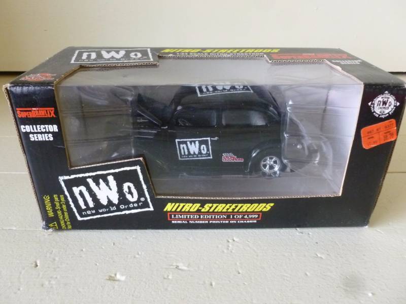 lot 103 image: Die Cast Metal Car