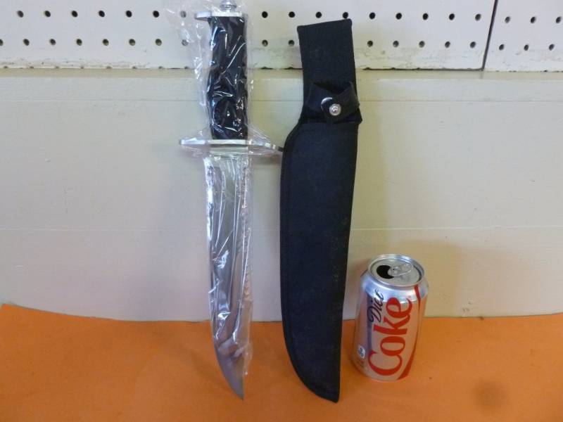 lot 170 image: Knife